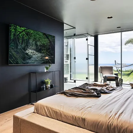 Villa Saudade - Ultra Luxury Futuristic Ocean Zen Retreat *