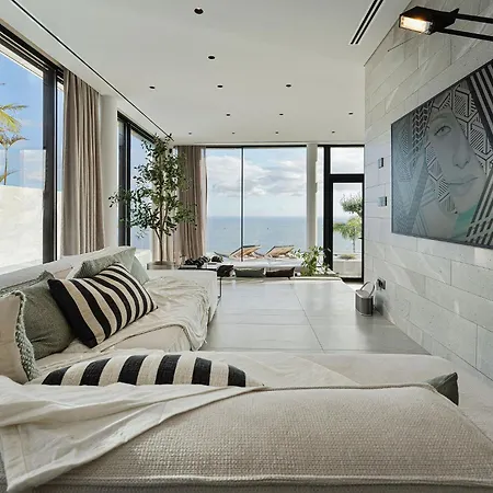 Villa Saudade - Ultra Luxury Futuristic Ocean Zen Retreat *