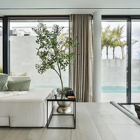 Villa Saudade - Ultra Luxury Futuristic Ocean Zen Retreat *