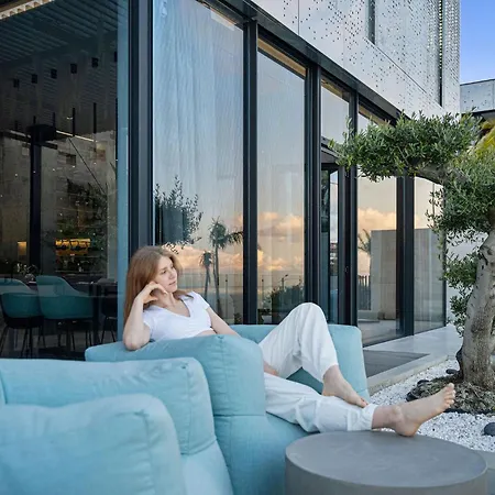 Villa Saudade - Ultra Luxury Futuristic Ocean Zen Retreat