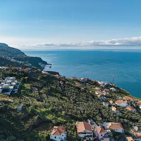 Villa Saudade - Ultra Luxury Futuristic Ocean Zen Retreat *