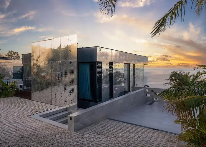 Saudade - Ultra Luxury Futuristic Ocean Zen Retreat * 里贝拉布拉瓦