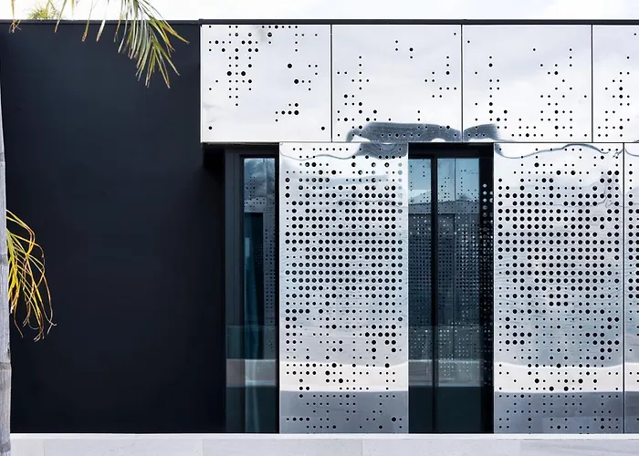 Saudade - Ultra Luxury Futuristic Ocean Zen Retreat